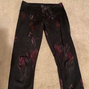 Lululemon midnight iris crops